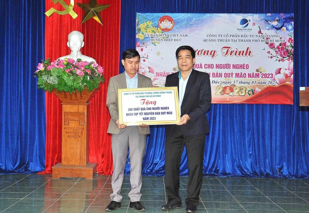 Quảng Thuận Group trao tặng 200 suất quà tết cho người dân Hiệp Đức